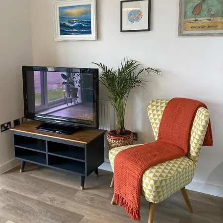 Dog-friendly Stylish Flat, Parking, Nr Lusty Glaze Appartement